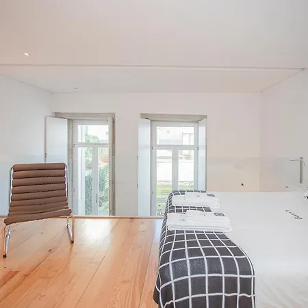 Liiiving In - Garden Light Mezzanine Apartment Porto