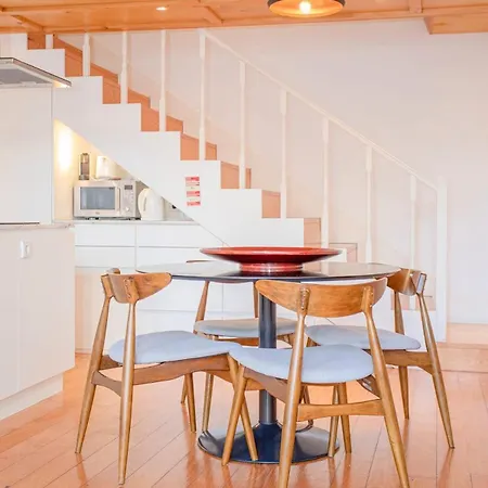 Liiiving In - Garden Light Mezzanine Apartment *