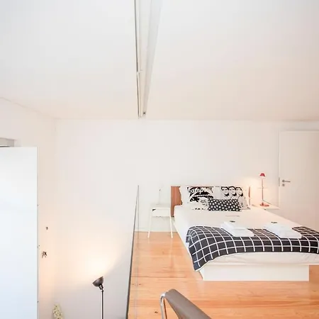 Liiiving In - Garden Light Mezzanine Apartment *