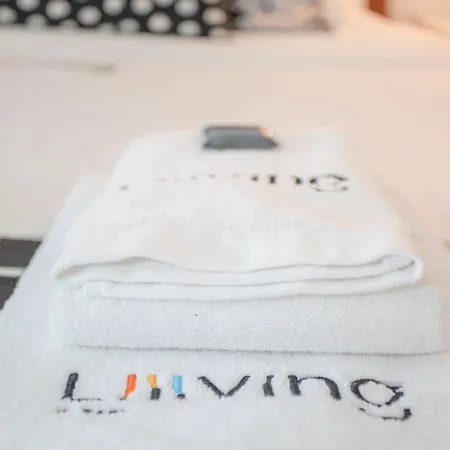 Liiiving In - Garden Light Mezzanine Apartment Porto